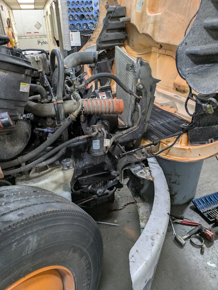 Mobile truck and reefer repair service in Browns Mills